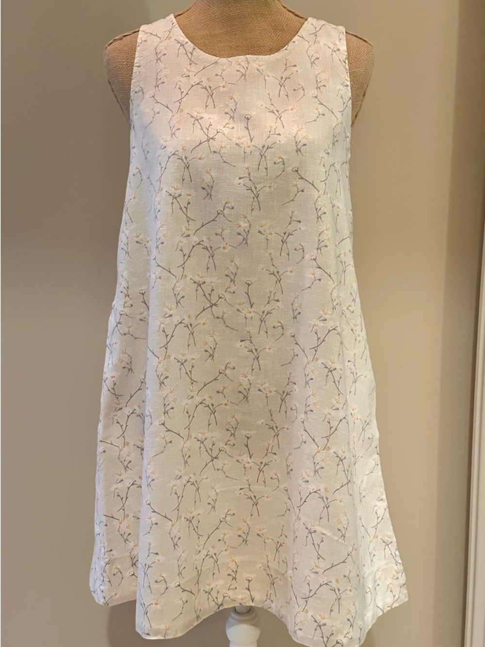 Cynthia Rowley Cream Linen Shift Dress with Pale Floral Print - Size XS.